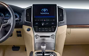   Toyota Land Cruiser 200 - 2015