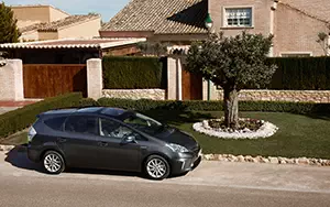   Toyota Prius+ - 2012