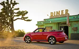   Volkswagen Beetle Cabriolet Turbo US-spec - 2012