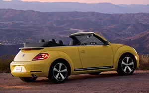   Volkswagen Beetle Cabriolet Turbo US-spec - 2012