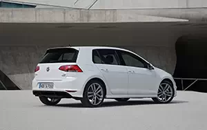   Volkswagen Golf R-Line 5door - 2013