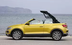   Volkswagen T-Roc Cabriolet (Turmeric Yellow) - 2020