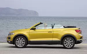   Volkswagen T-Roc Cabriolet (Turmeric Yellow) - 2020