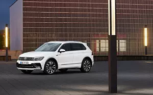   Volkswagen Tiguan R-Line - 2016