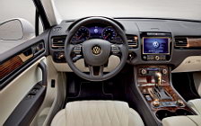   Volkswagen study Touareg Gold Edition - 2011