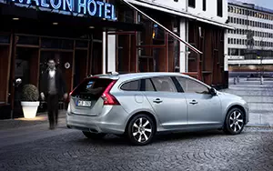   Volvo V60 Plug-in-Hybrid - 2013