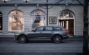   Volvo V90 T6 Cross Country - 2016